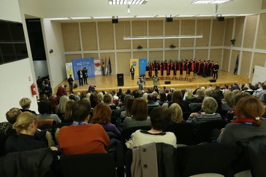 Odgođena konferencija „Izazovi u radu s darovitom djecom i mladima“